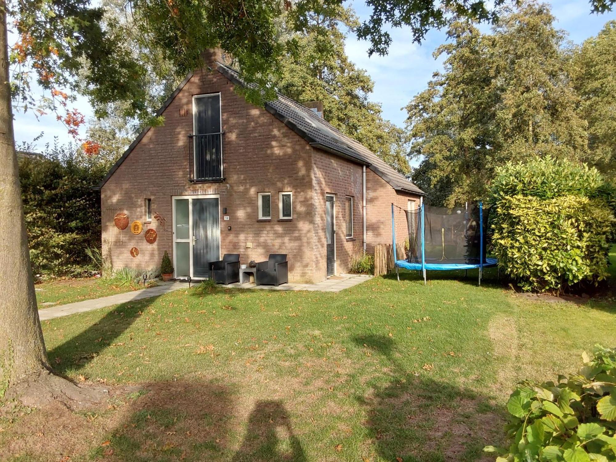 Rumah Senang Wellness Met Hottub En Tuin Ewijk Exterior photo