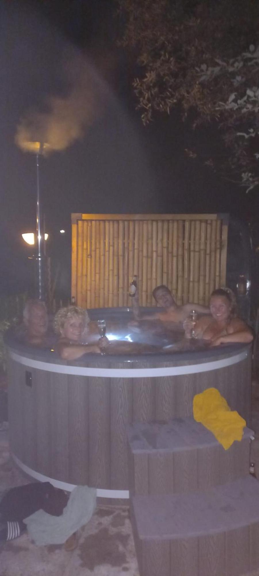 Rumah Senang Wellness Met Hottub En Tuin Ewijk Exterior photo